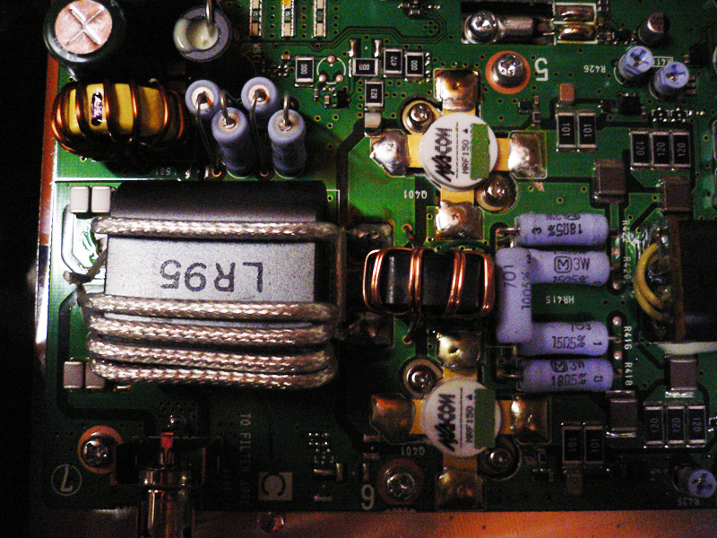 Fig.1: Detail of 200W PA Unit: MRF150 PA devices & output transformer. Click for whole board. Photo: IGEJ.