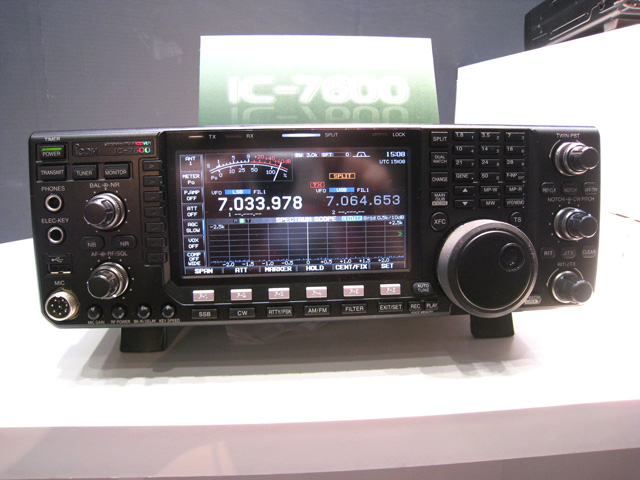 IC-7600 at Tokyo HamFair 2008.