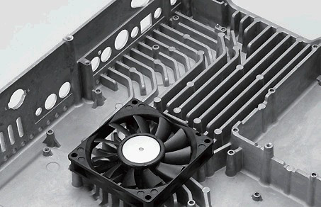 Die-cast chassis and cooling system. Courtesy L. Gentili IØGEJ.