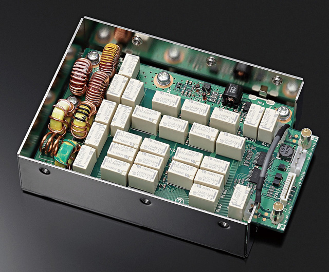 DIGI-SEL preselector module (courtesy Icom Inc.)