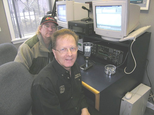 Bob Heil K9EID (front) and Joe Walsh WB6ACU at the IC-7800 position. Photo courtesy K9EID.