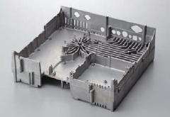 Die-cast chassis heat-sink. Courtesy Icom Inc.