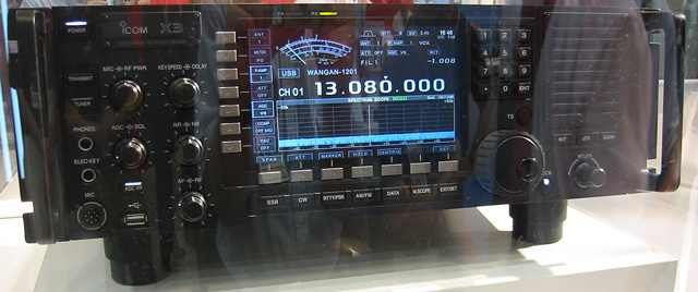 The Icom X3 at Tokyo HamFair 2006. Image courtesy Jim Tittsler 7J1AJH.