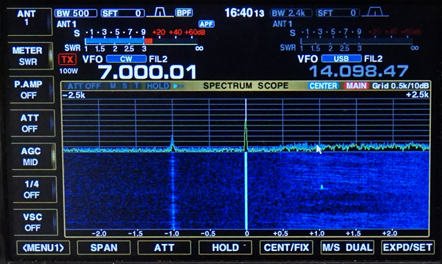 IC-7850 calibration marker, 2.5 kHz span, slow sweep. Photo: VA7OJ.